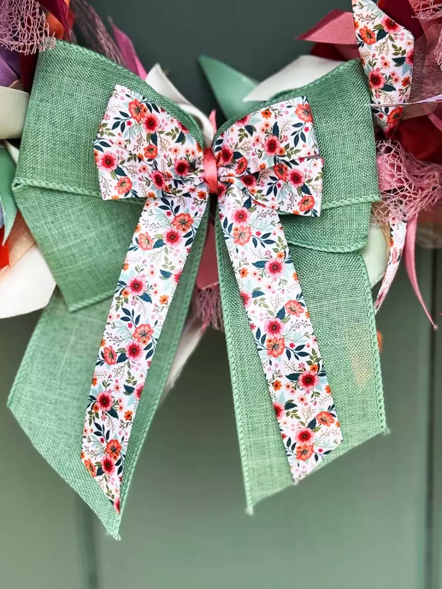 Handmade feature bow